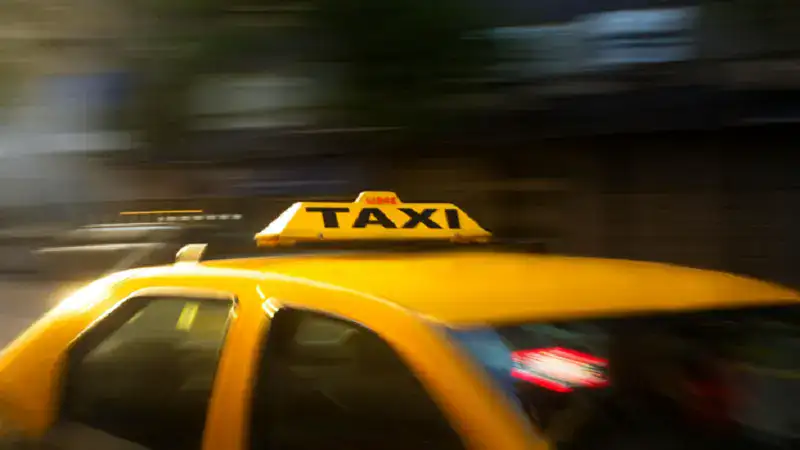 Private Car vs Taxi for an Airport Journey - Which is Best?